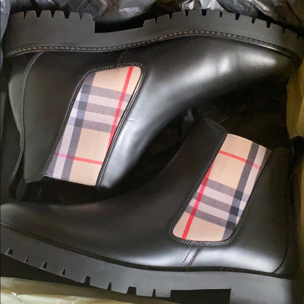 Burberry Chelsea Boots (Authentic)